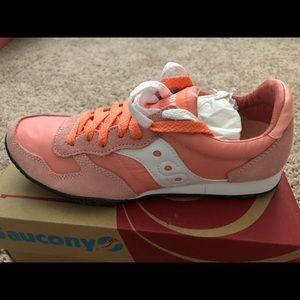 New Saucony sneaker size 8